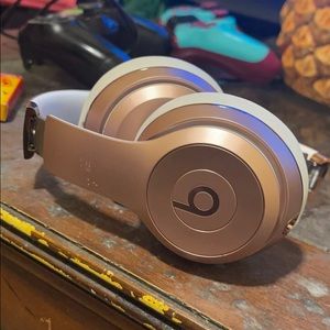 Beats by Dre rose gold solo3 wireless